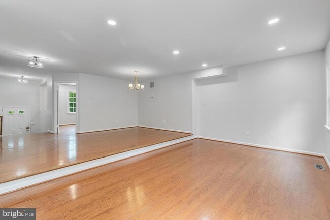 Building Photo - 8589 Raglan Rd