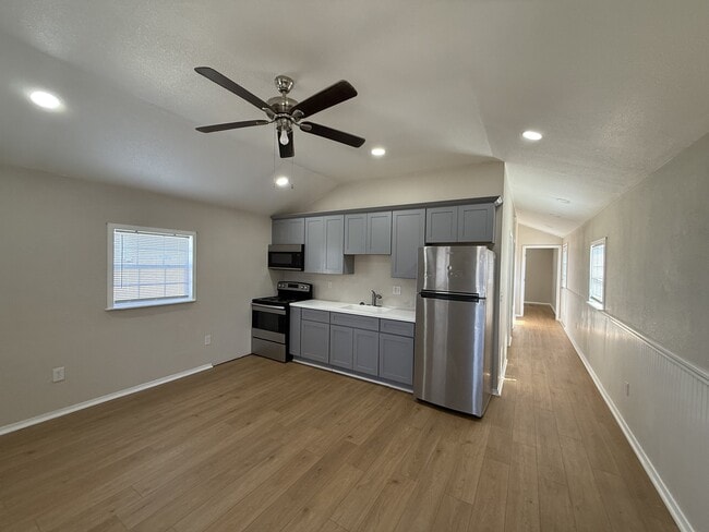 Building Photo - 19 Aspen Cir