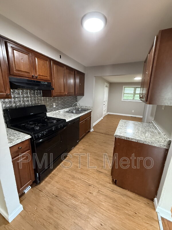 Building Photo - 10235 Cabot Dr
