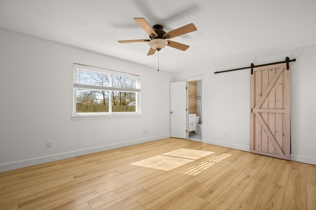 Building Photo - 1512 W Mesa Park Dr