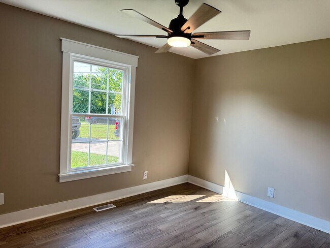 Building Photo - Great Location! 3Bd/2Ba Remodeled Home on ...