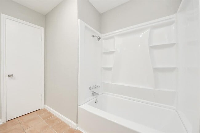 Building Photo - 7911 Pella Dr