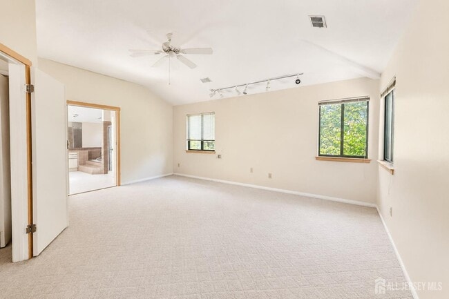Building Photo - 83 Sayre Dr