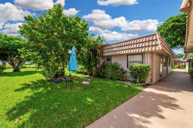 Building Photo - 220 Seville Dr