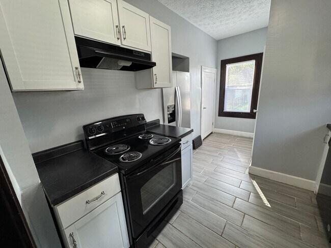 Building Photo - 712 Dequincy St
