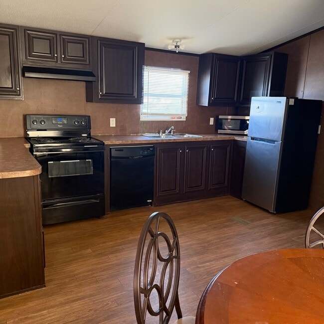 Building Photo - 815 W 40th St