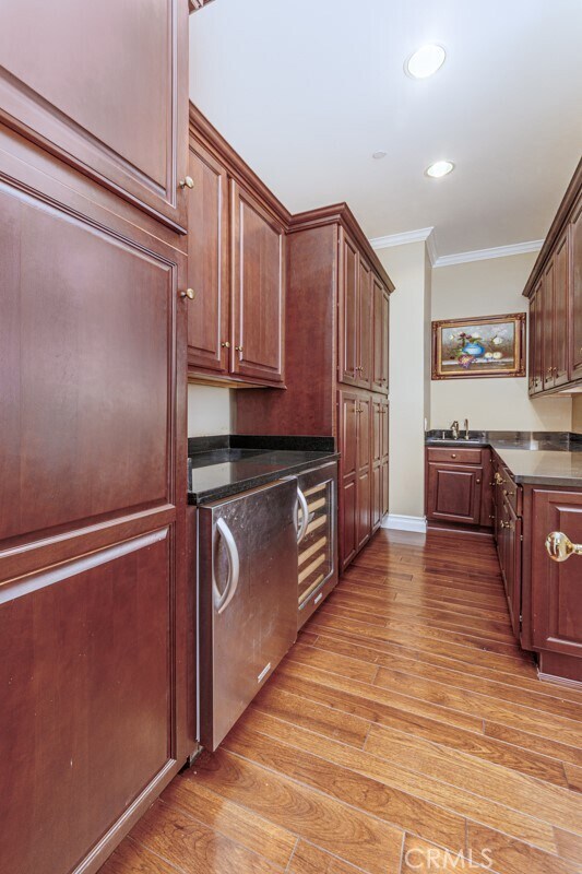 Building Photo - 9772 Crestview Cir