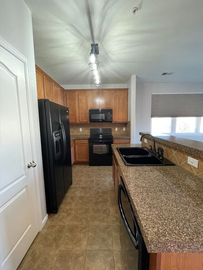 Building Photo - Spacious 2 Bed Condo in Arvada's Maple Lea...