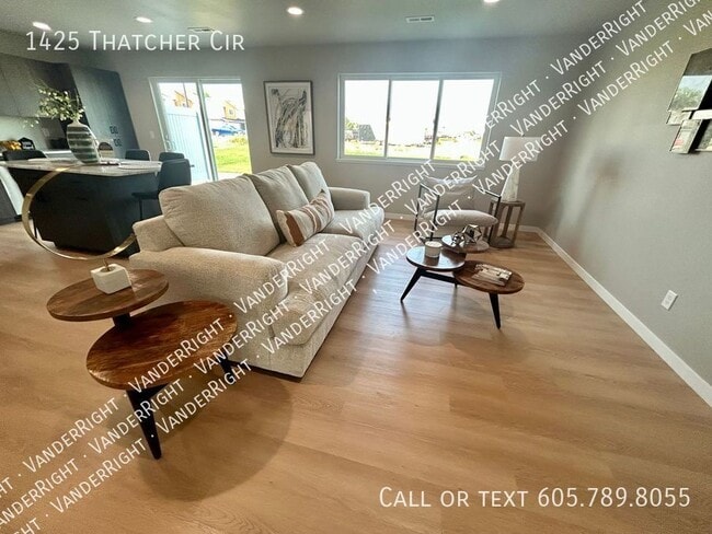 Building Photo - 1425 Thatcher Cir