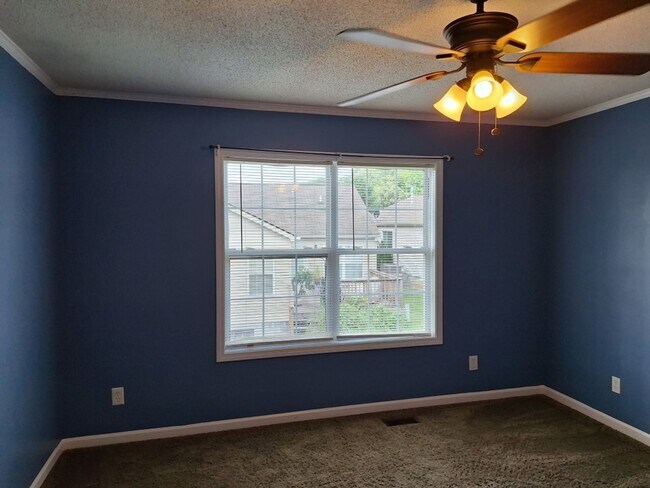 Building Photo - HOLIDAY MOVE IN SPECIAL. $500.00 OFF OF TH...