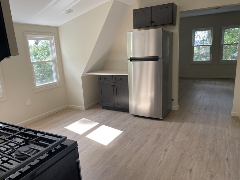 Building Photo - 140 Fabyan Pl