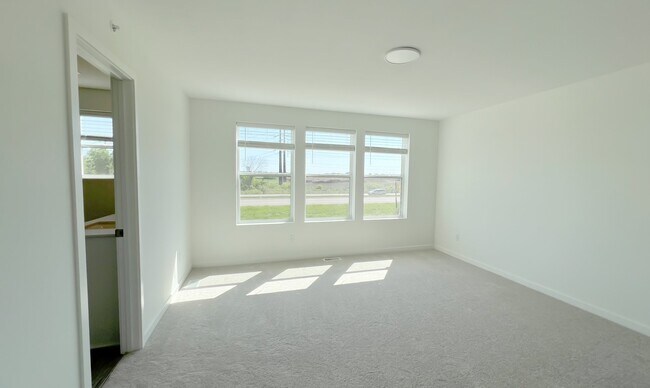 Building Photo - 14473 103rd Pl N