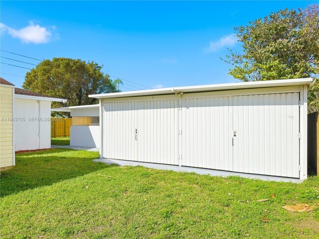 Building Photo - 8501 SW 128th St