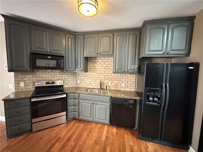 Building Photo - 21 E Center St