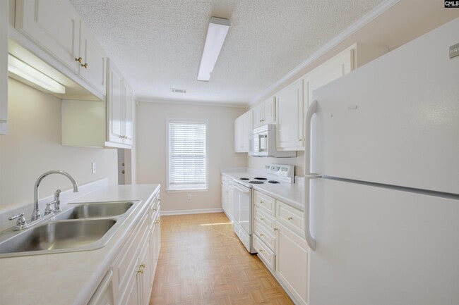 Building Photo - 200 Deer Hound Trail