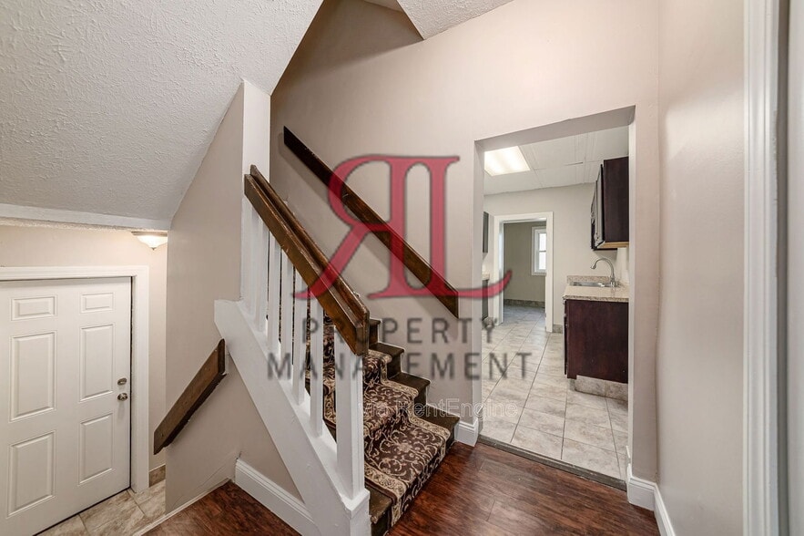 Building Photo - 282 S Ohio Ave