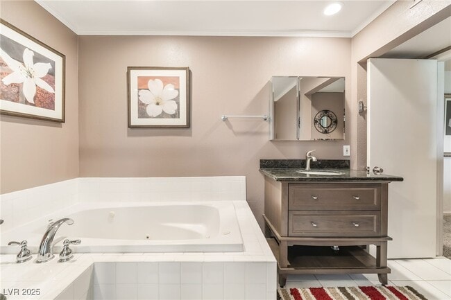 Building Photo - 1038 Tam O Shanter