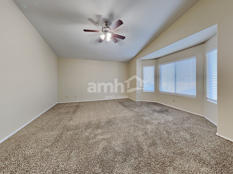 Building Photo - 288 Vallarte Dr