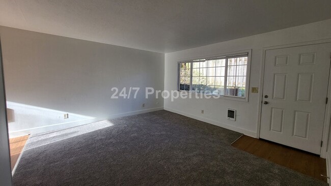 Building Photo - 634 N Watts St