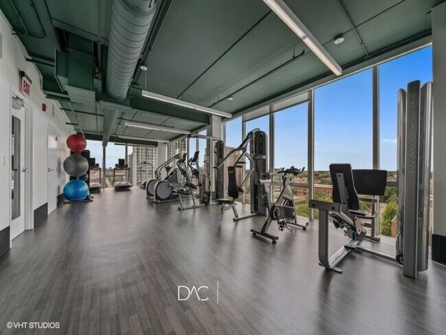 Building Photo - 3636 N Halsted St