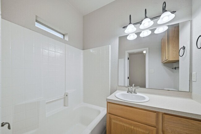 Building Photo - 104 Kleine Ln