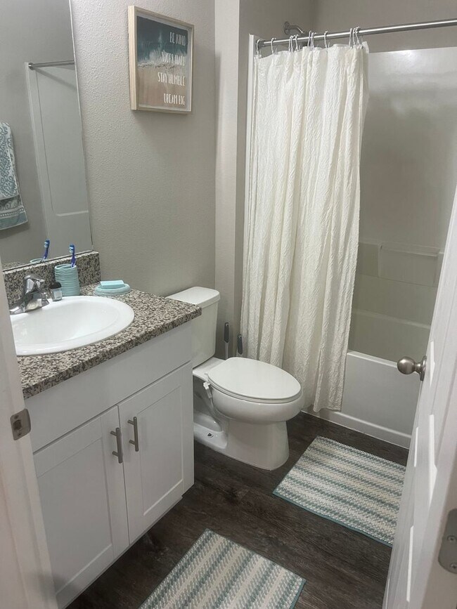 Building Photo - Spacious 5BR House in Winter Haven