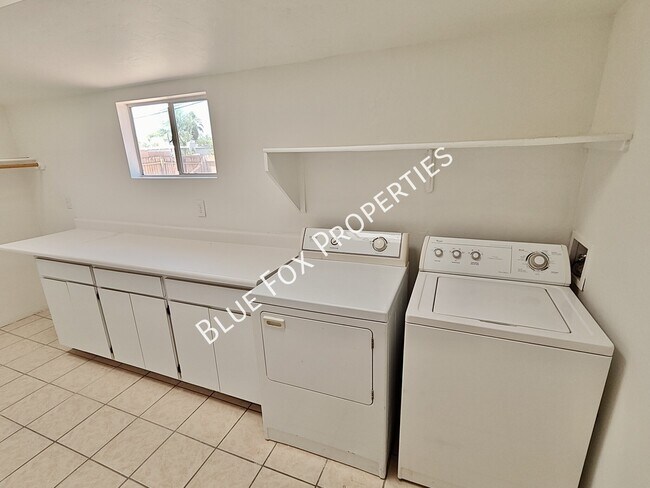Building Photo - 3857 E Edison Pl
