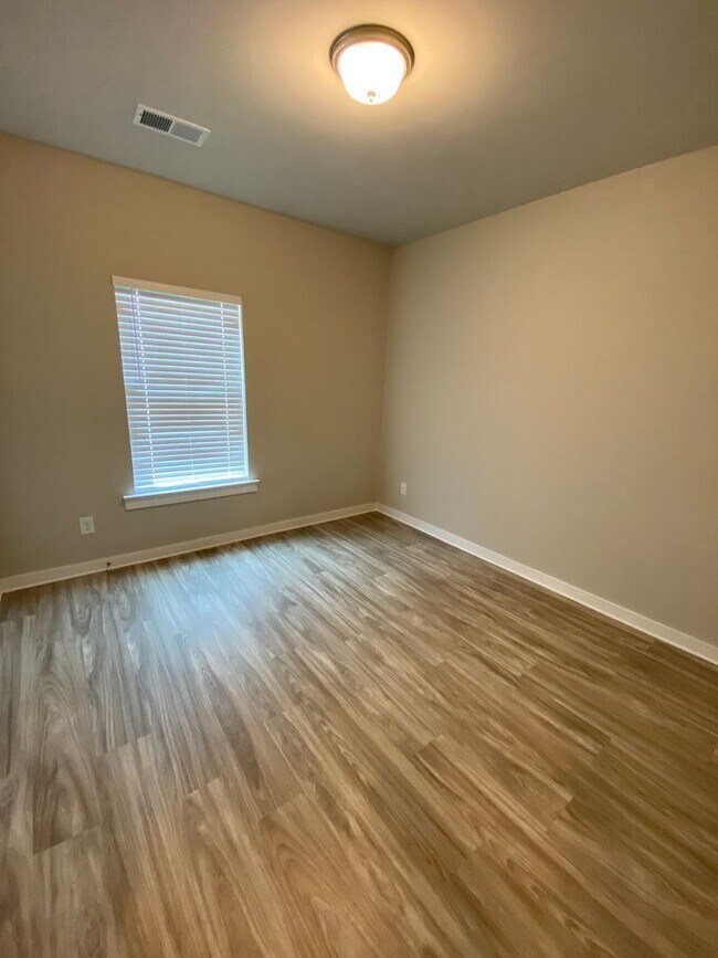 Building Photo - Home for Rent in Jasper, AL... Available to View!!!