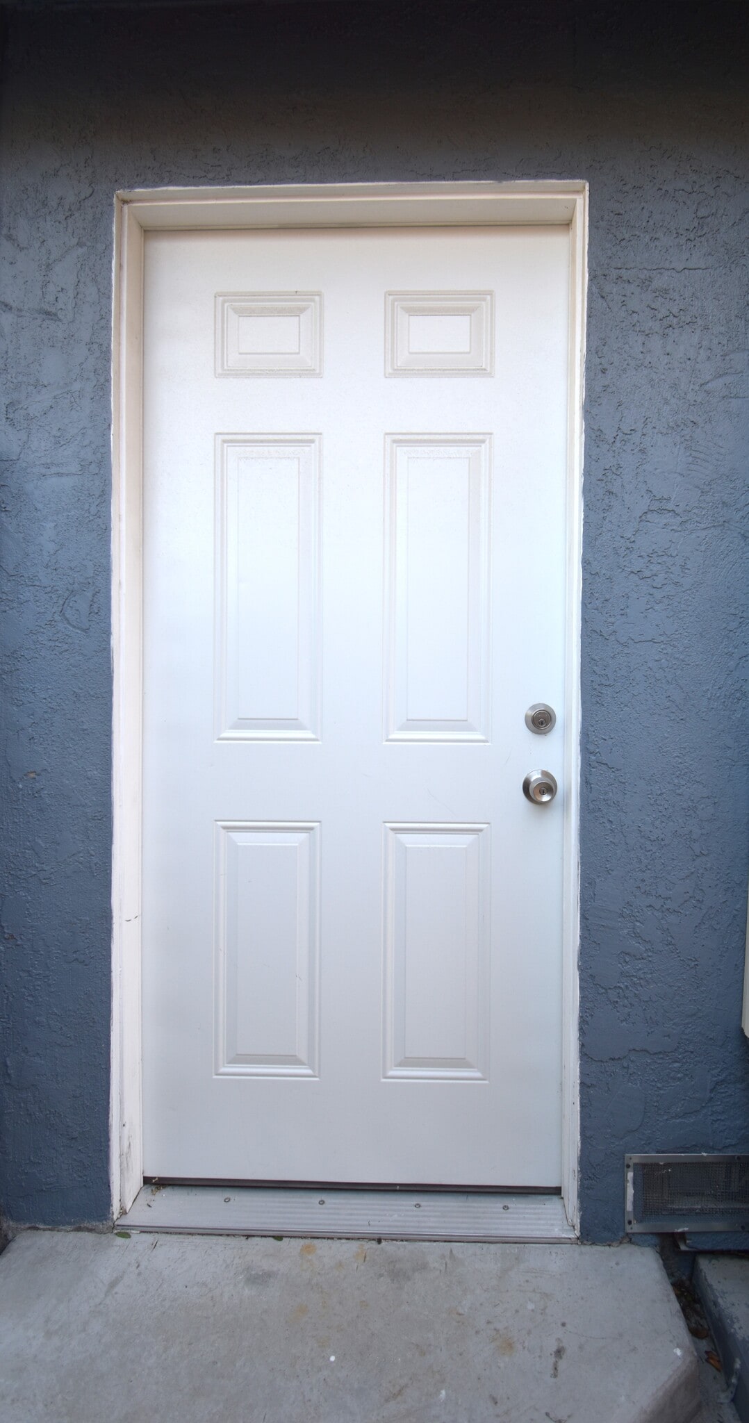 Building Photo - 15412 Kinzie St