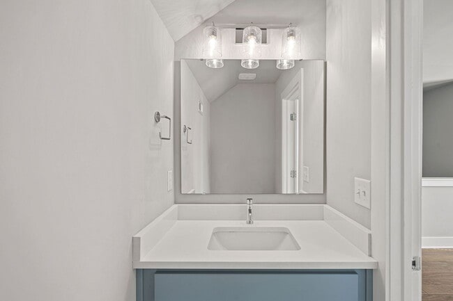 Building Photo - Like New Townhome Ready for Immediate Move-In!!! Bryant Park in West End