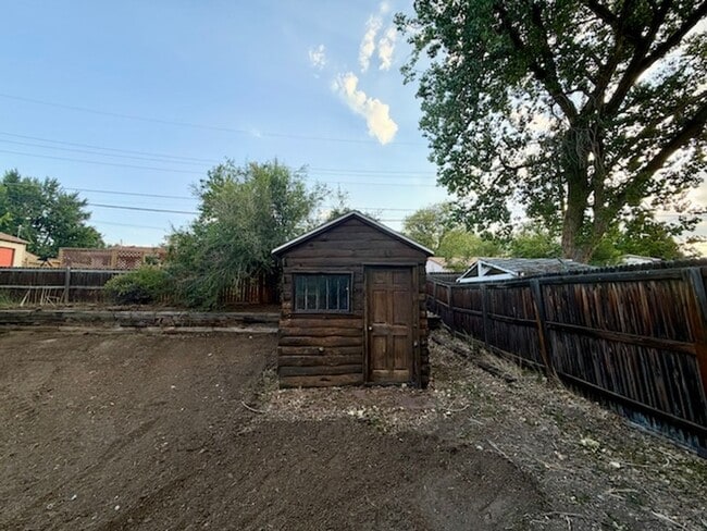 Building Photo - 387 S Queen Cir