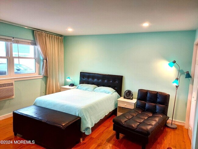 Building Photo - 302 Fifth Avenue Unit 2
