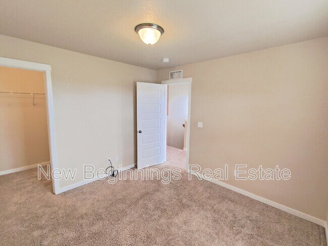 Building Photo - 2562 Ellingwood Dr