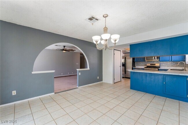 Building Photo - 6913 W Quail Hollow Dr
