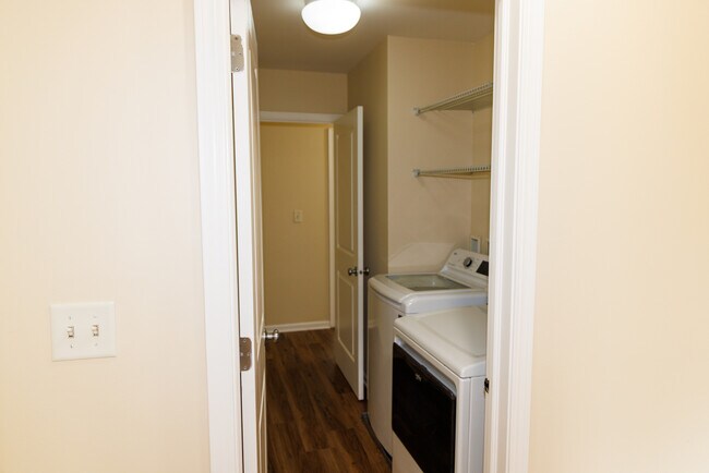 Building Photo - 516 Grosvenor Ln