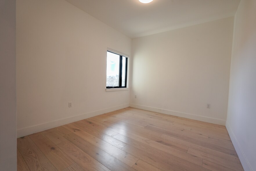 Building Photo - 2747 San Pablo Ave