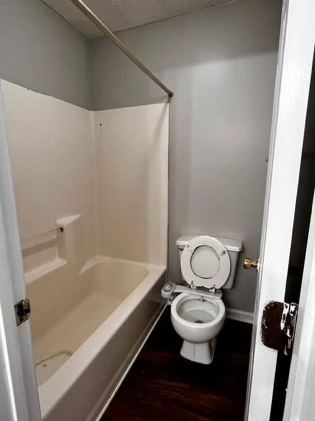 Building Photo - Check Out This 3BD/2B Home!!