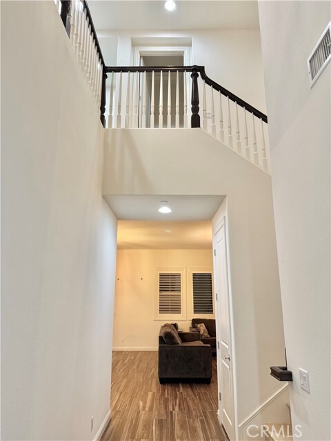 Building Photo - 22 Lark