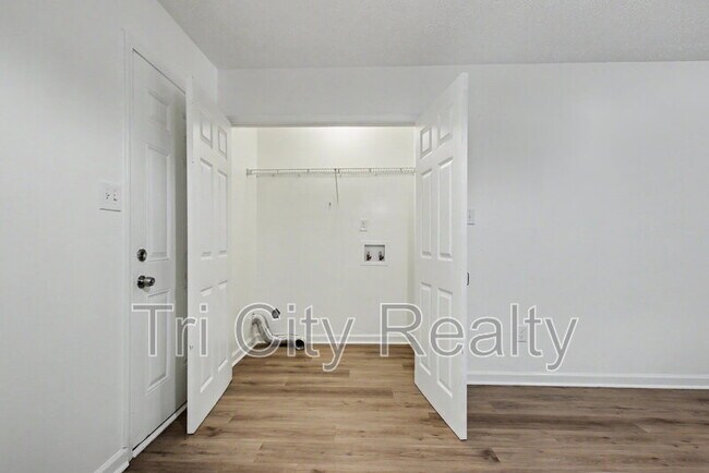 Building Photo - 150 Hill Chase Ct