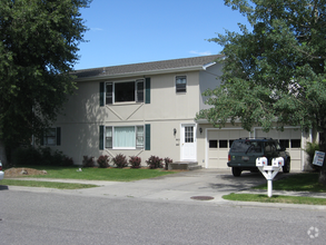 Building Photo - 2000-2002 S Black Ave