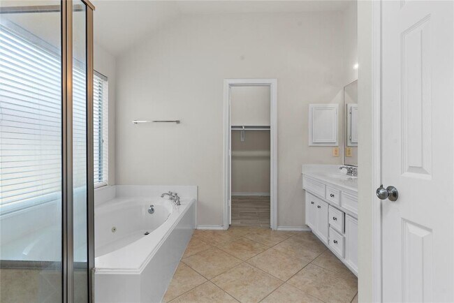 Building Photo - 11047 Pierce Valley Dr