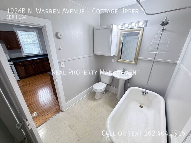 Building Photo - 1926B N. Warren Avenue-Cottage Upper