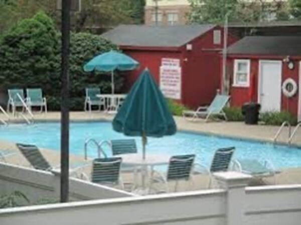 Building Photo - 10 Hammond Pond Pkwy