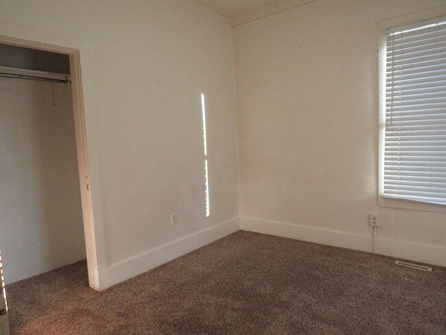 Building Photo - 2 Bed / 1 Bath House