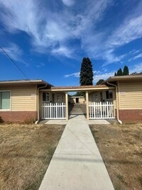 Building Photo - Do not miss this cozy 2 bedroom Lebanon Apartment!