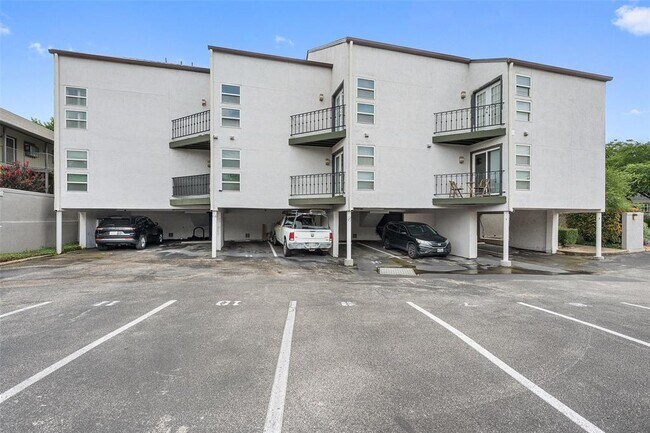Building Photo - 1500 Woodlawn Blvd