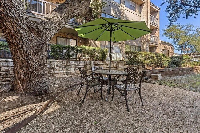 Building Photo - 8888 Tallwood Dr
