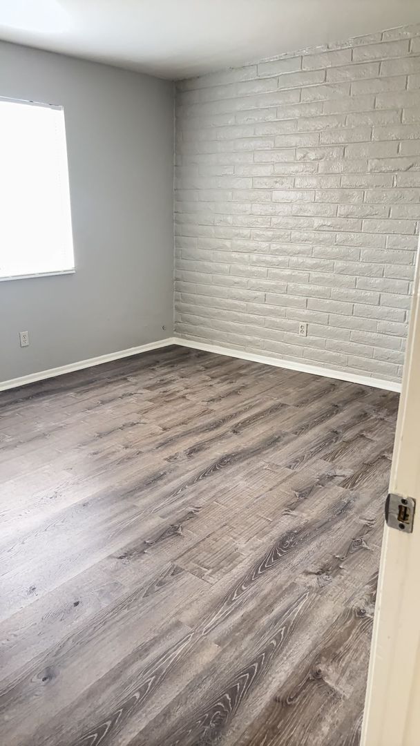 Building Photo - Beautiful 3 bedroom, 2 bath townhouse available