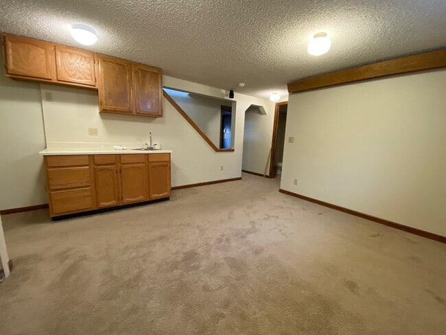 Building Photo - 10860 Utica Ct