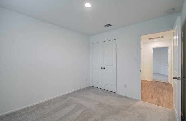 Building Photo - 9211 Redwood Br Dr